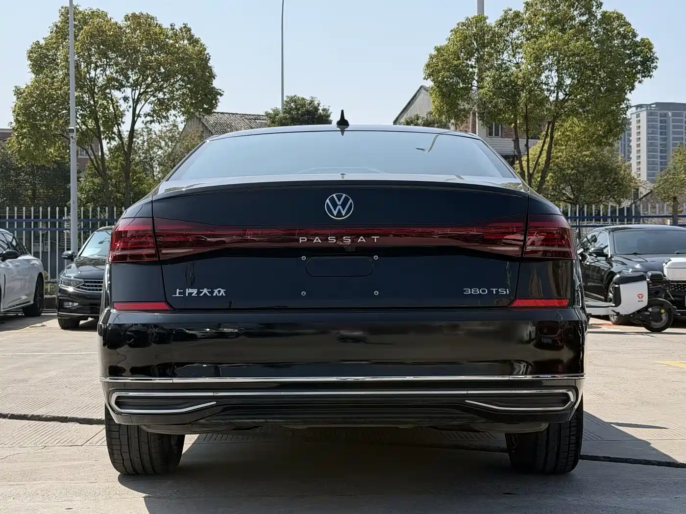 Volkswagen Passat 2024 380TSI Starlight Luxury Edition фото 5