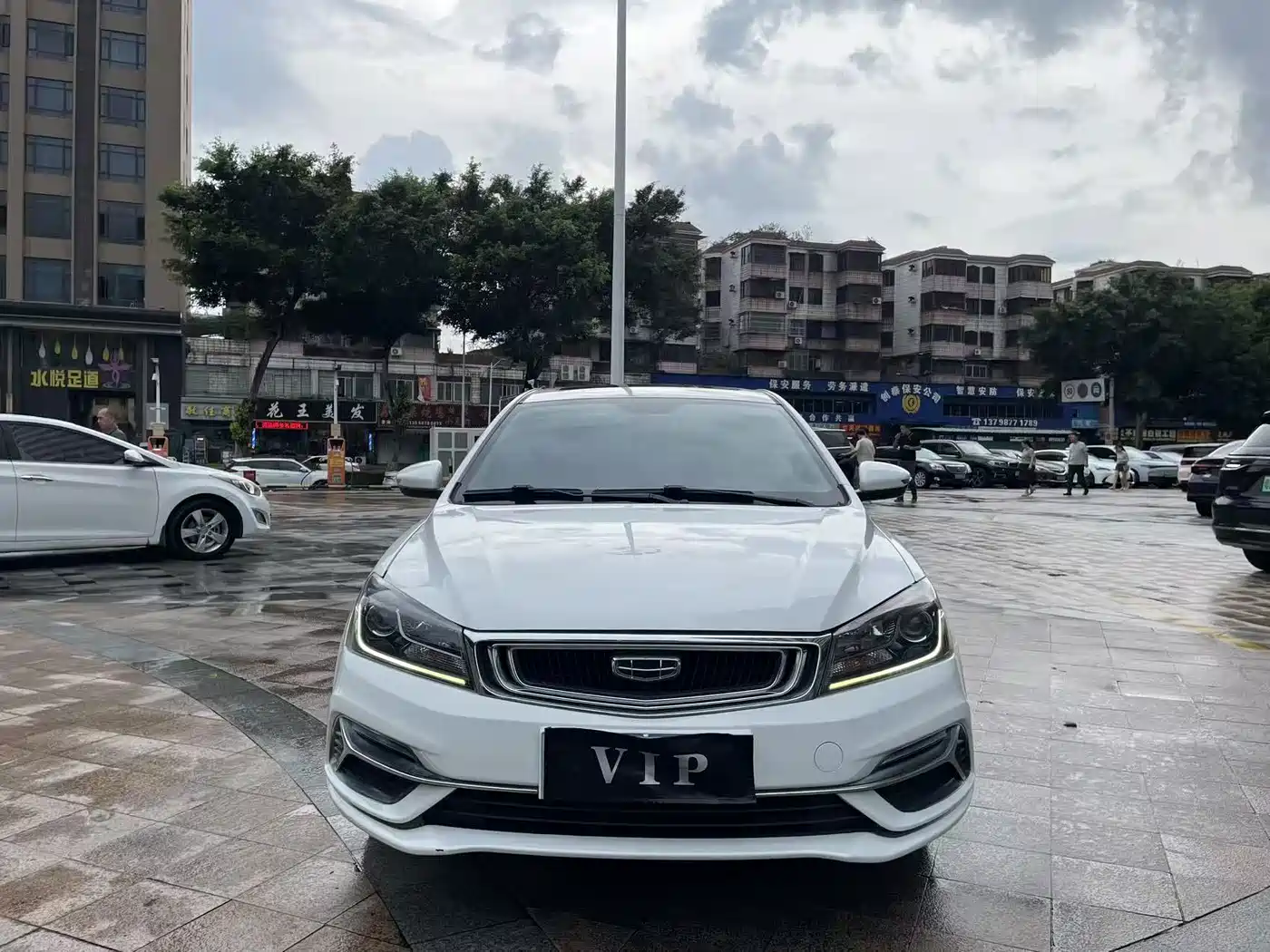 Фото 2 - Geely Emgrand