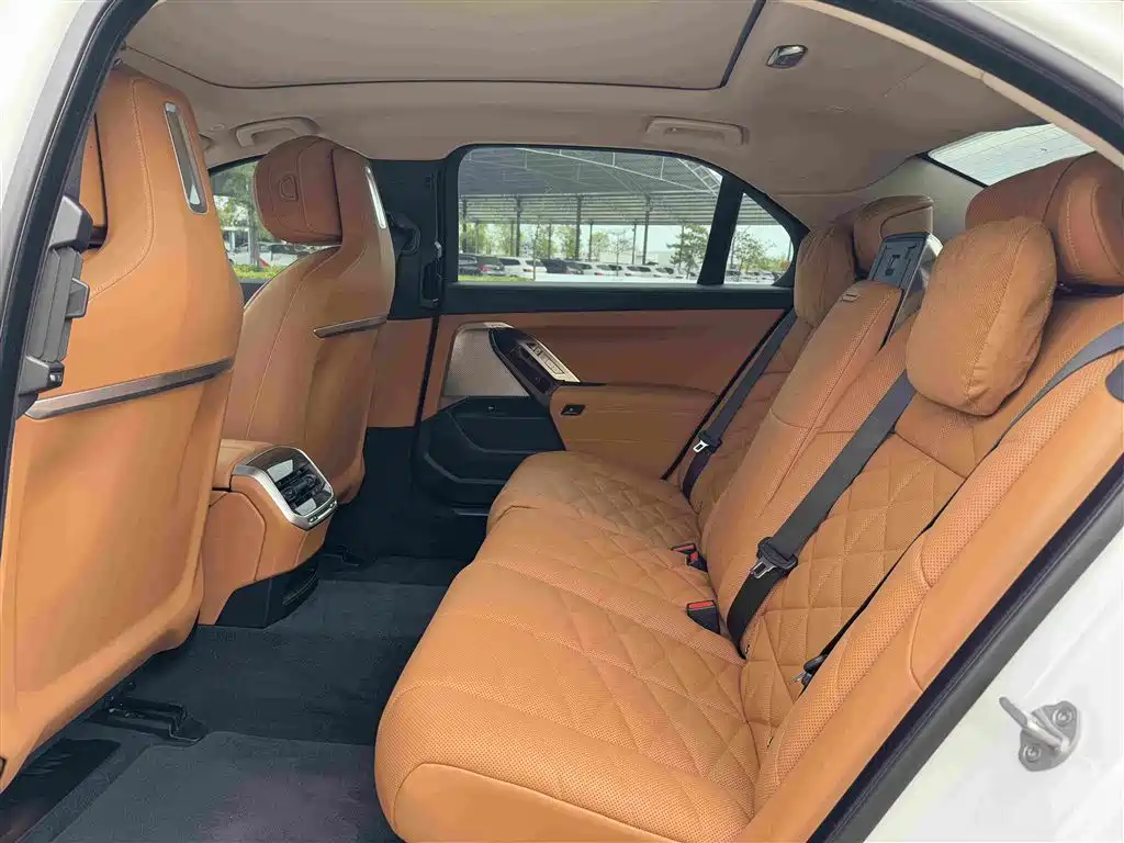 BMW 7 Series 2024 2023 Model 735Li M Sport Package