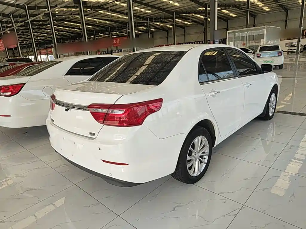 Фото 7 - Geely Vision