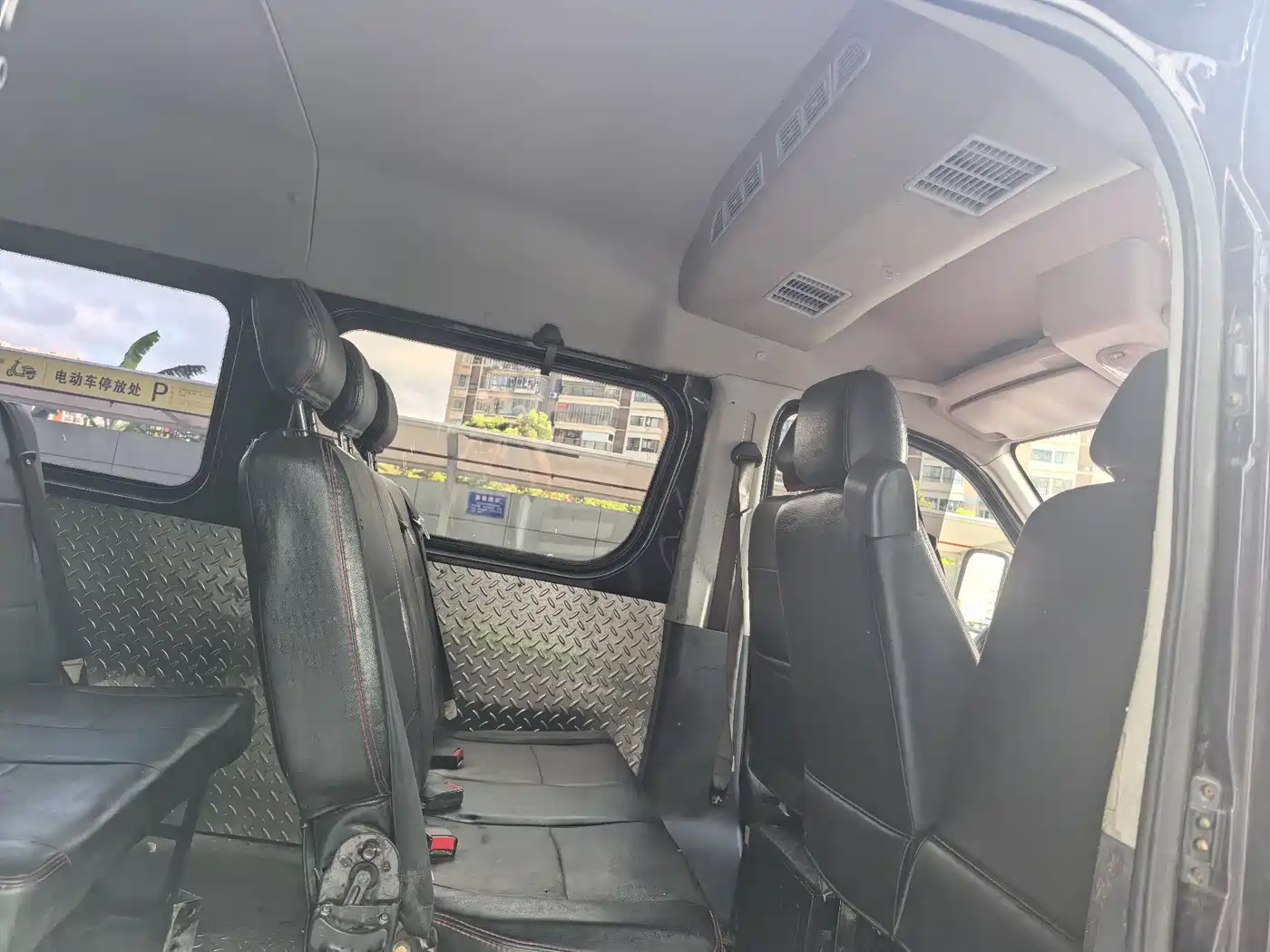 Dongfeng Yufeng Yufeng 2022 2021 Model 2.3T FWD Logistics Vehicle Short Wheelbase Medium Roof 5-9 Seats China VI M9T
