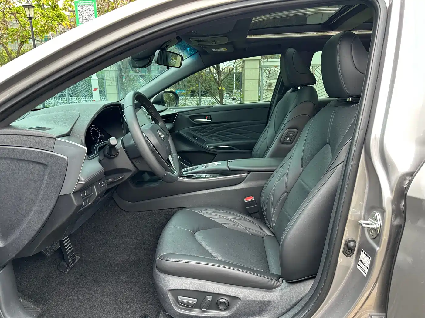 Toyota Avalon 2019 Hybrid 2.5L XLE Premium Edition China V фото 7
