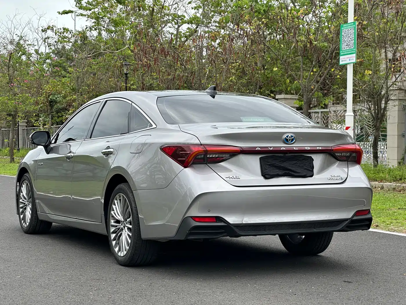 Toyota Avalon 2019 Hybrid 2.5L XLE Premium Edition China V фото 4