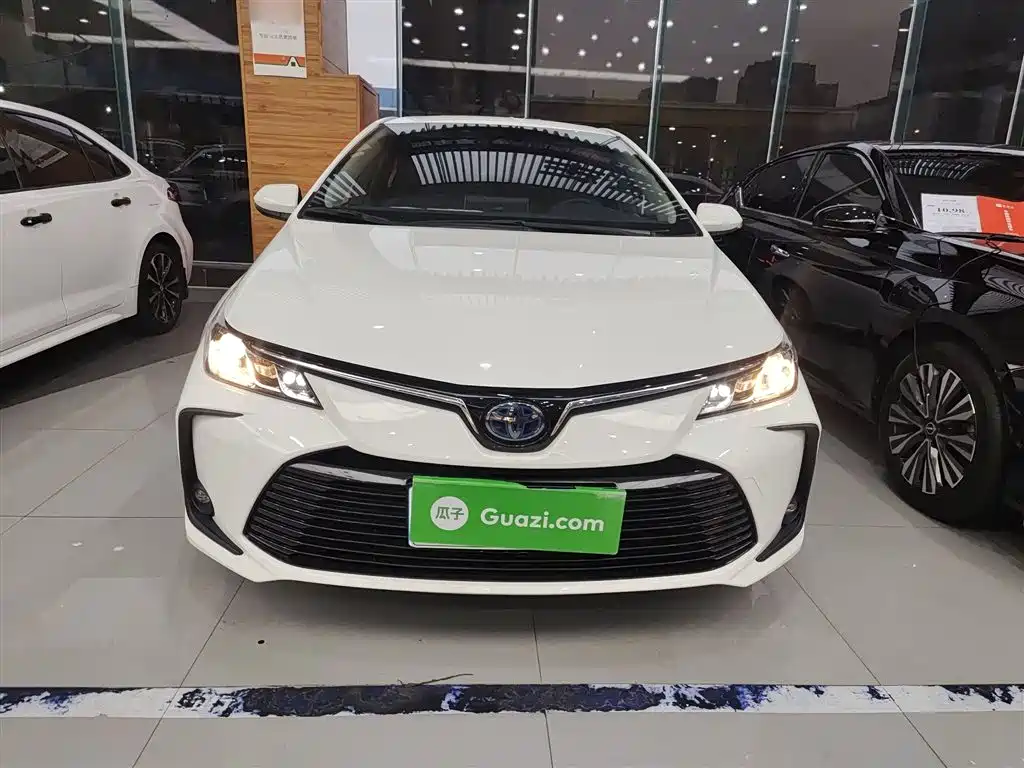 Toyota Corolla 2021 Hybrid 1.8L E-CVT Elite Edition фото 19