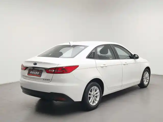 Ford Escort 2019 Facelift 1.5L Auto Premium Edition China VI — фото 2
