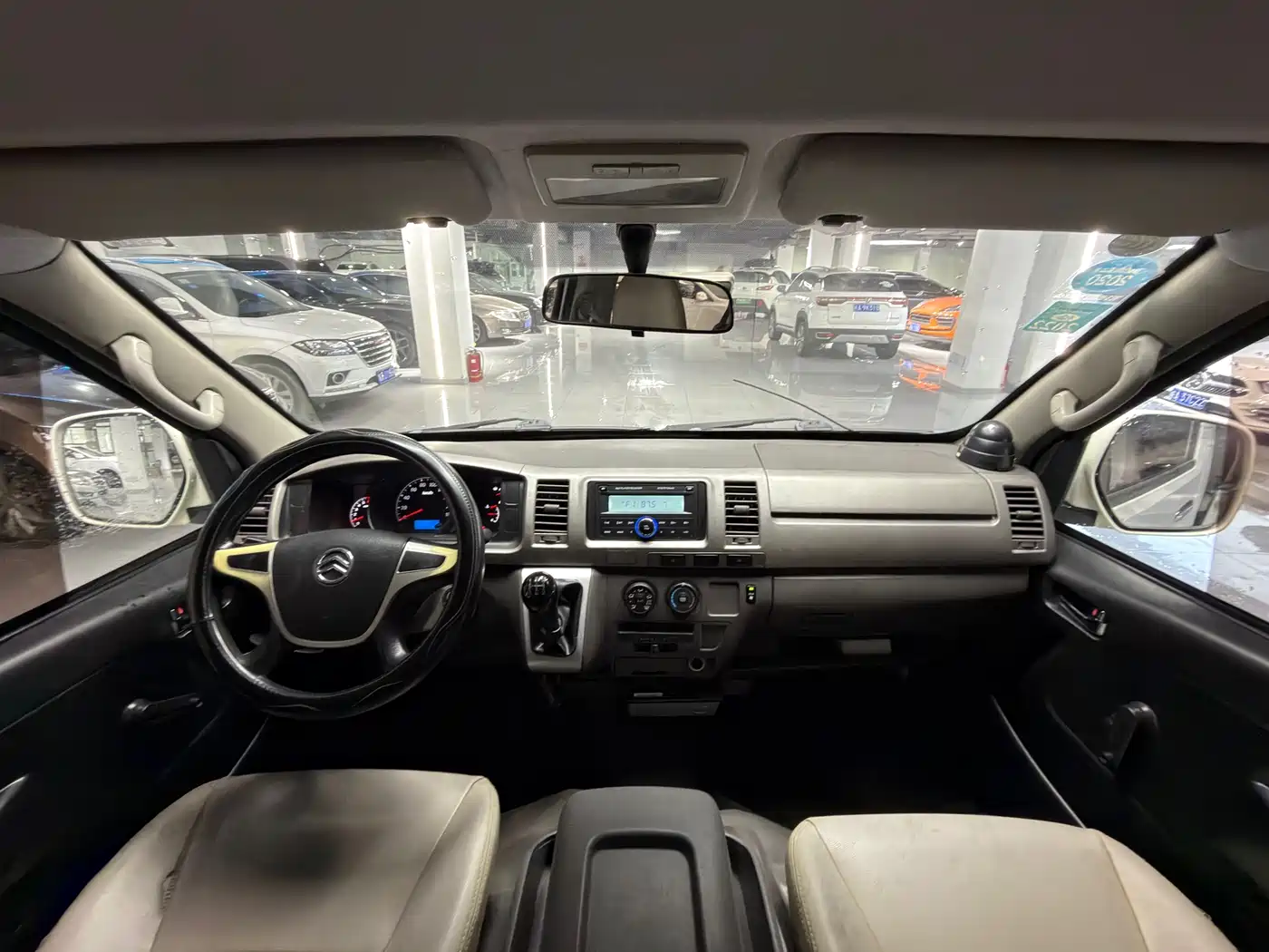 Golden Dragon Hiace Z Series 2017 2.2L Z5 Business Travel фото 10