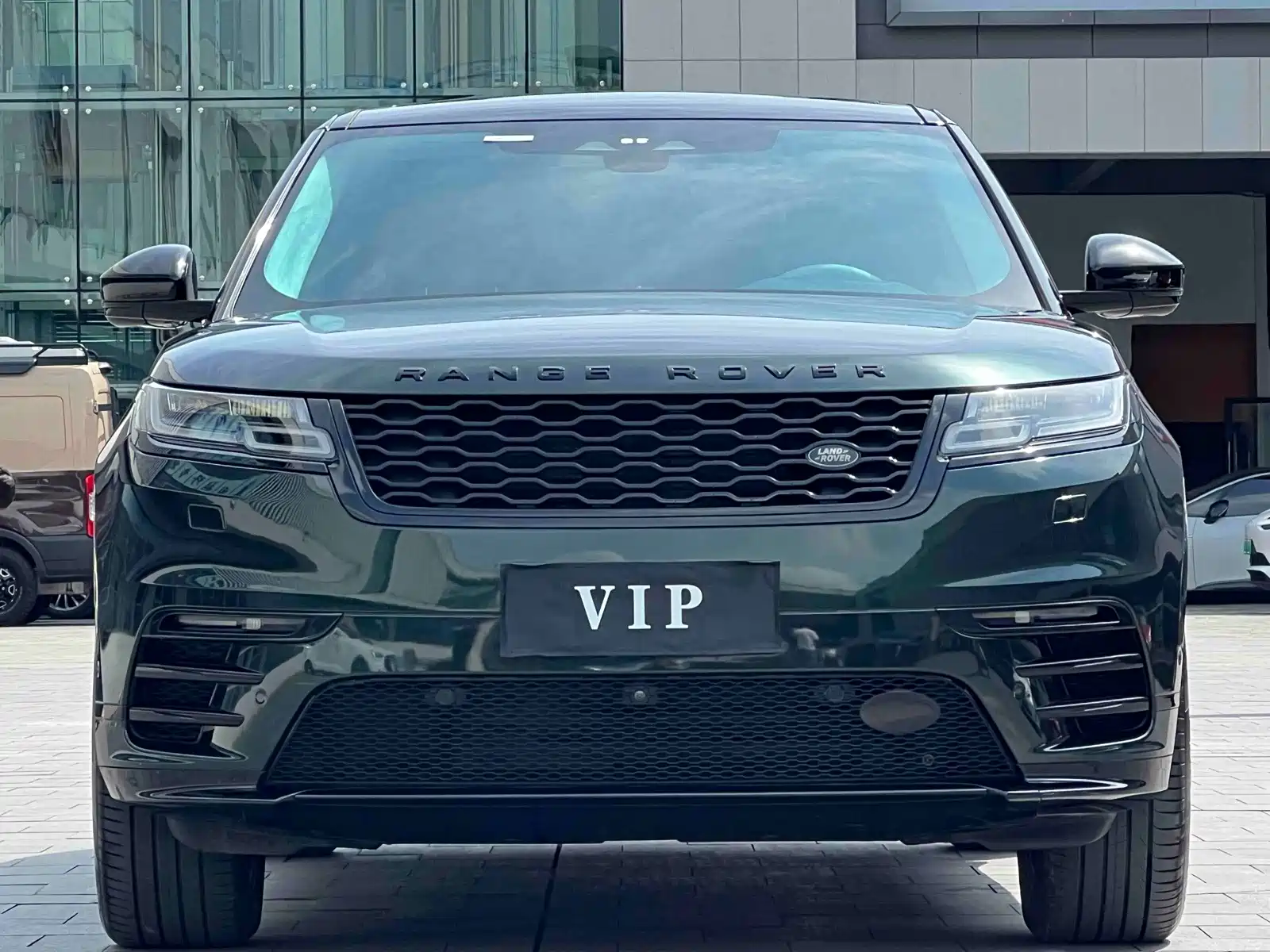 Фото 2 - Land Rover Range Rover Velar