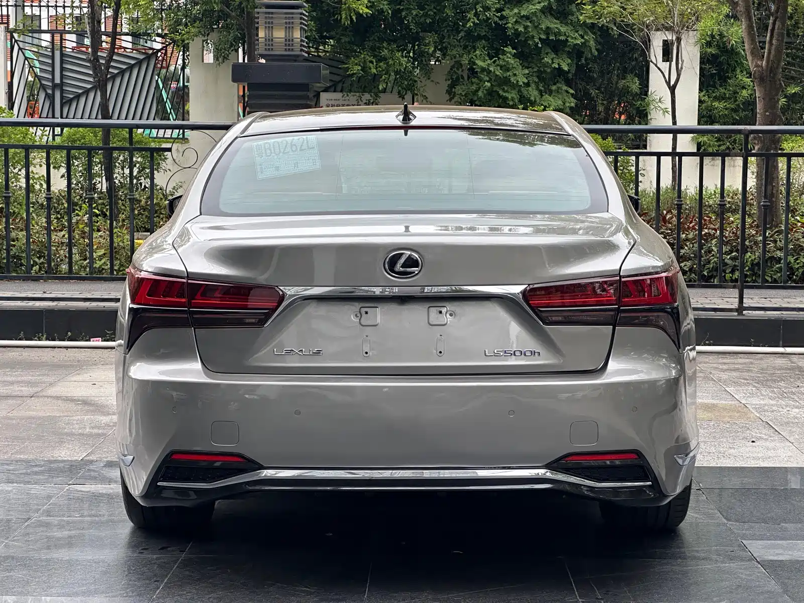 Фото 14 - Lexus LS