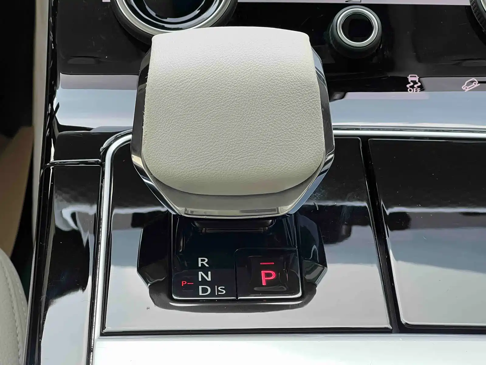Фото 13 - Land Rover Range Rover Velar