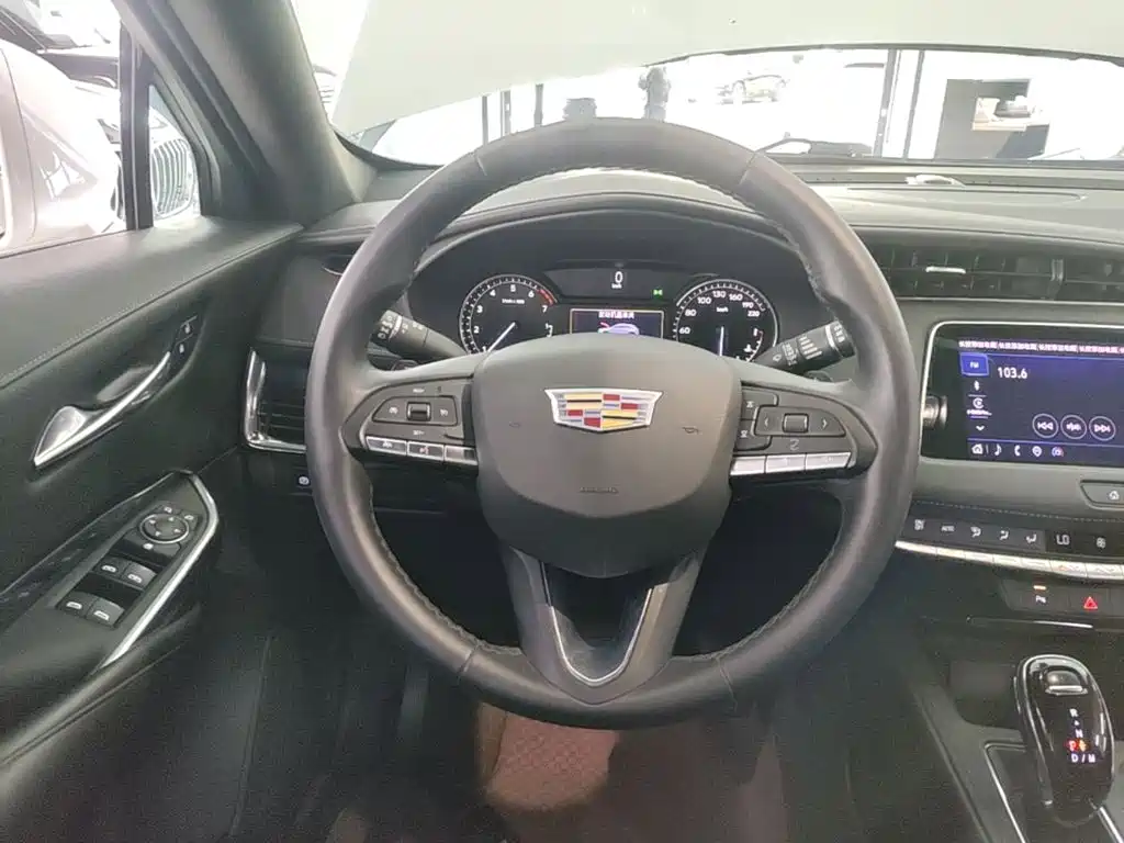 Cadillac XT4 2023 2022 28T FWD Style