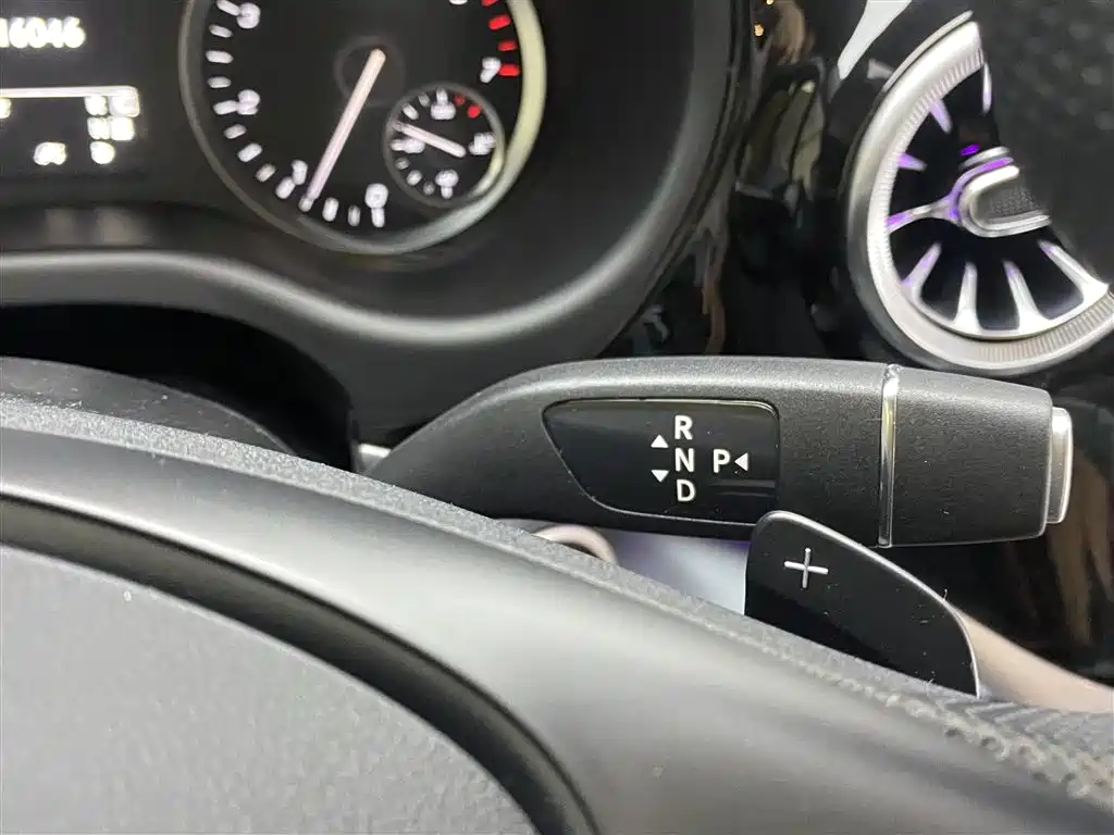 Mercedes-Benz Vito 2023 2.0T Elite 7-Seater фото 14