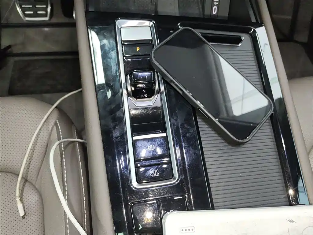 Volkswagen Viloran 2022 380TSI Premium Edition фото 6