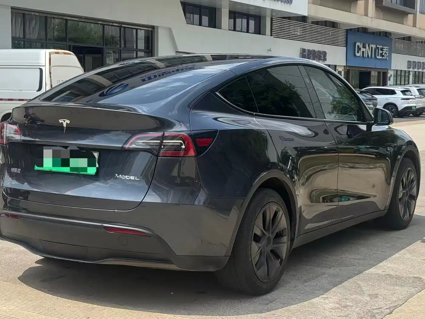 TESLA MODEL Y