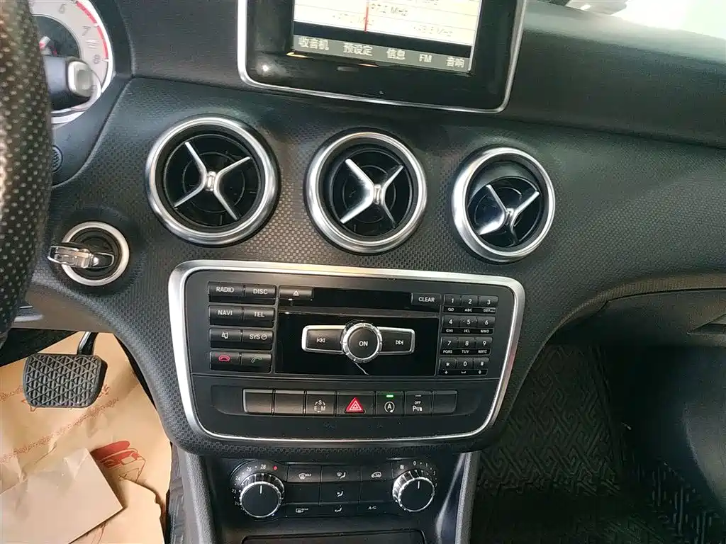 Mercedes-Benz A-Class (Import) 2015 A 200 Fashion фото 13
