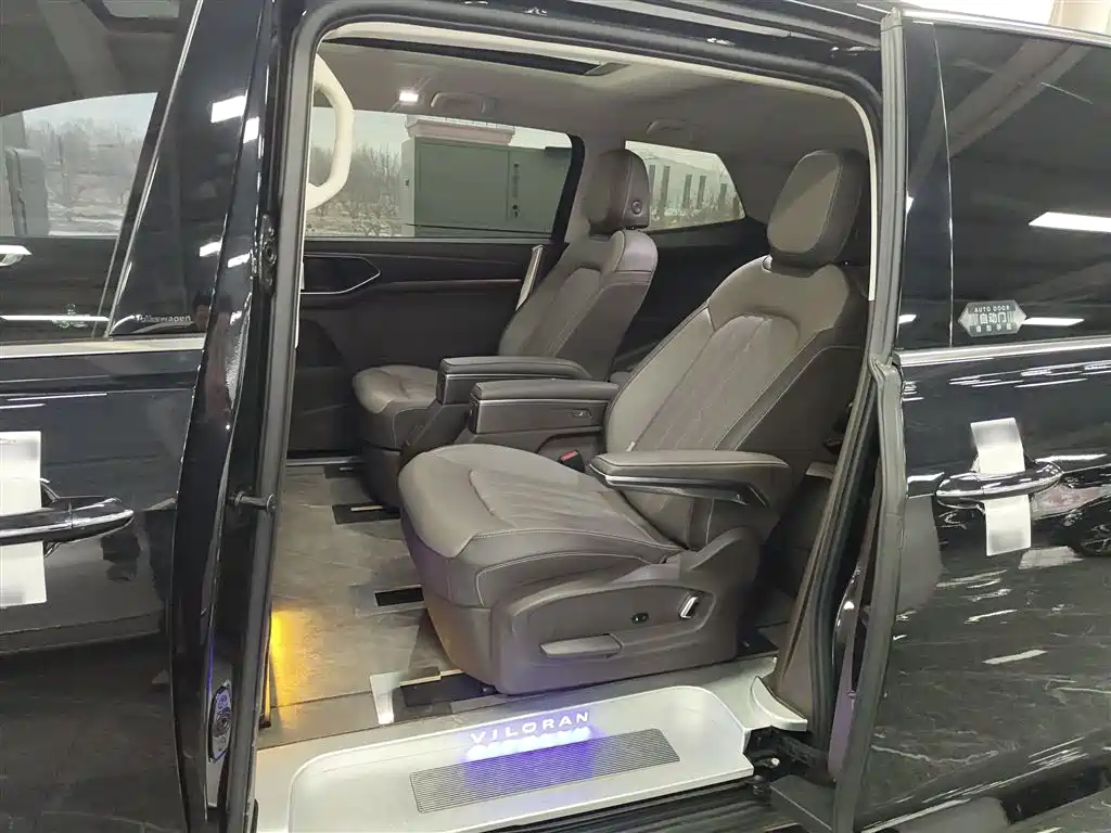 Volkswagen Viloran 2022 380TSI Premium Edition фото 14