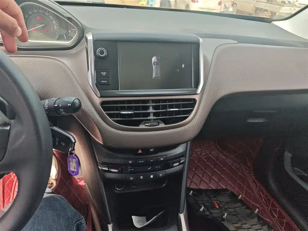 Peugeot 2008 2014 1.6L Automatic Fashion Edition фото 13