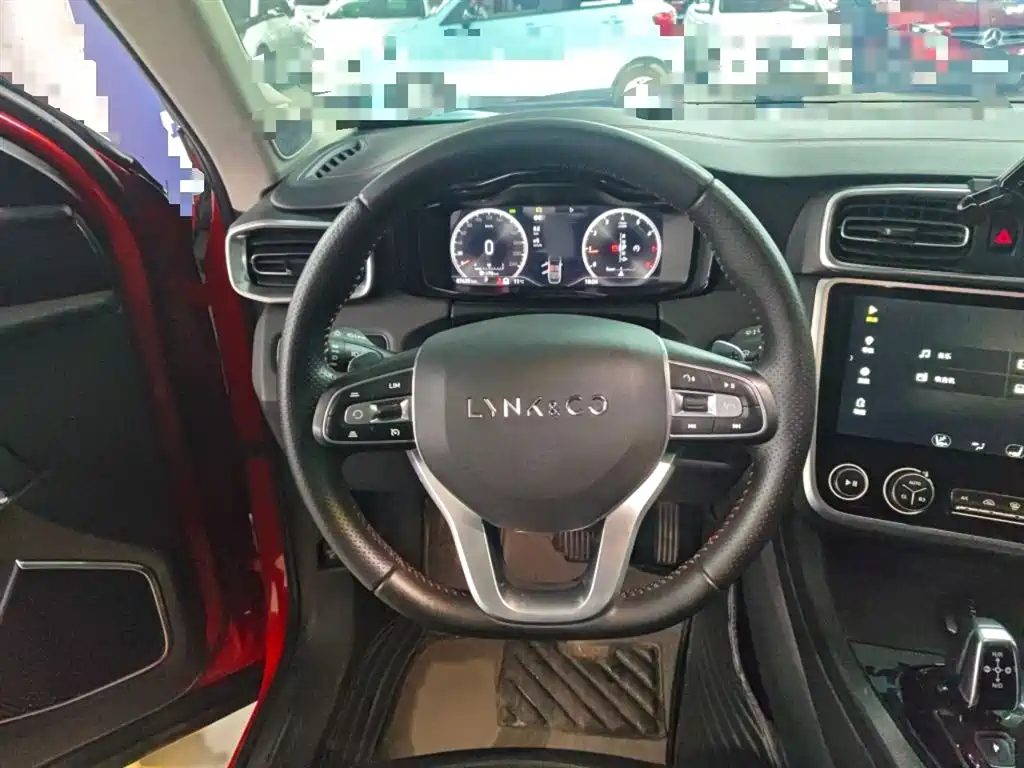 Lynk & Co 01 2017 2.0T AWD Pro фото 3