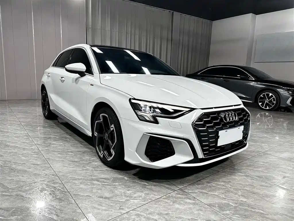 Audi A3 2023 Facelift Sportback 35 TFSI Luxury Sport фото 3