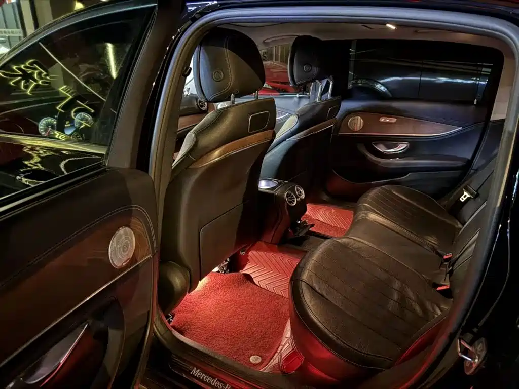 Mercedes-Benz E-Class 2017 Model E 320 L 4MATIC фото 3