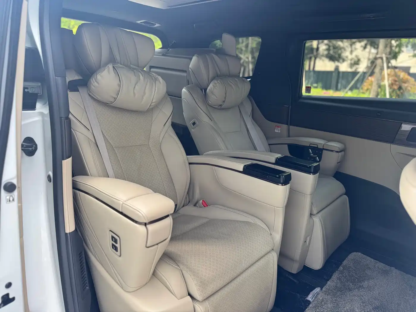 Toyota Vellfire 2024 Crown Hybrid 2.5L Premium Edition фото 6