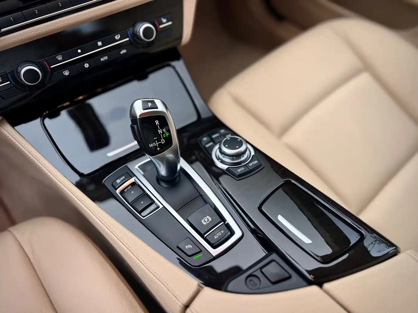 BMW 5 Series 2012 523Li Leadership фото 16