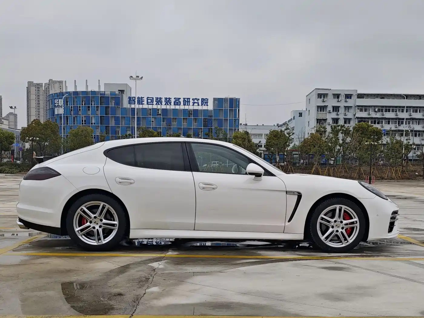 Porsche Panamera 2010 Panamera 4 3.6L фото 6