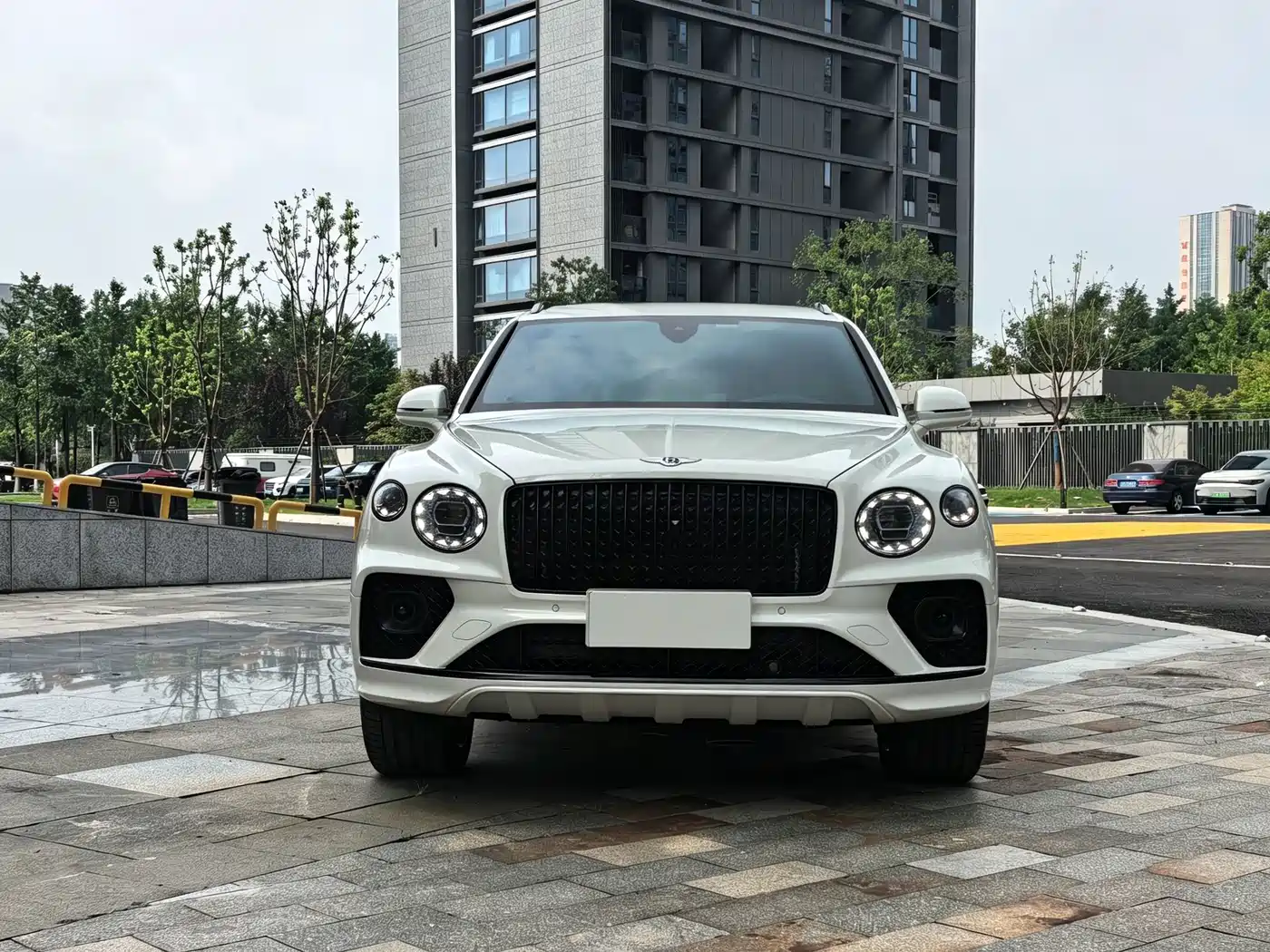Bentley Bentayga 2024 2023 4.0T V8 Long Wheelbase Version