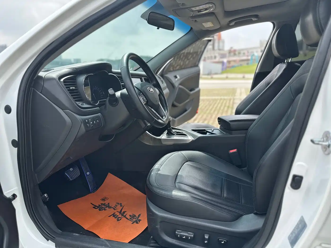 Kia K5 2012 2.0L Automatic DLX фото 15