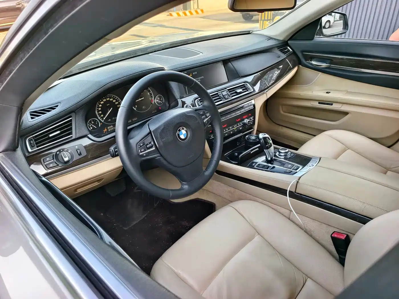 BMW 7 Series 2009 740Li Premium фото 10