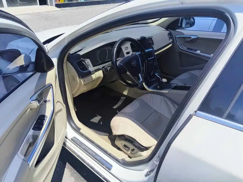 Volvo S60 (Import) 2014 2014 T5 Elegance Edition