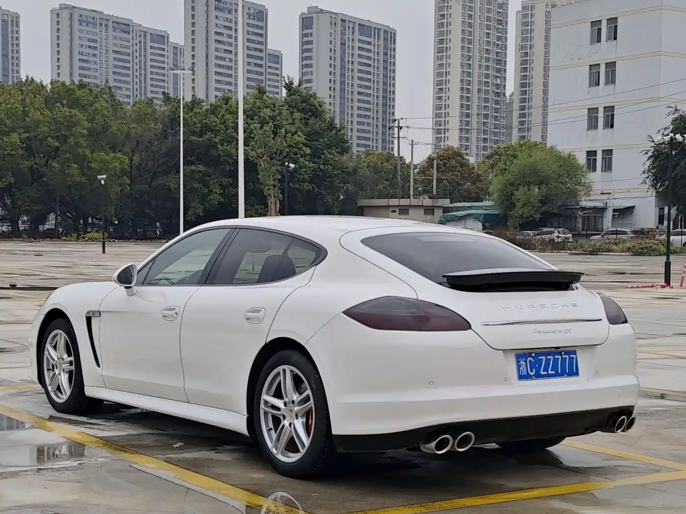 Porsche Panamera 2010 Panamera 4 3.6L фото 3