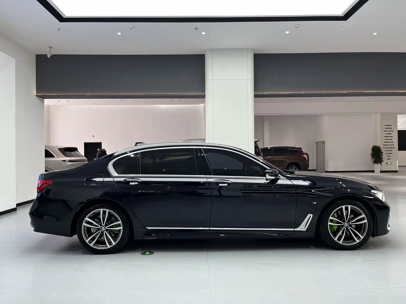 BMW 7 Series 2018 730Li Leading Type M Sport Package фото 12