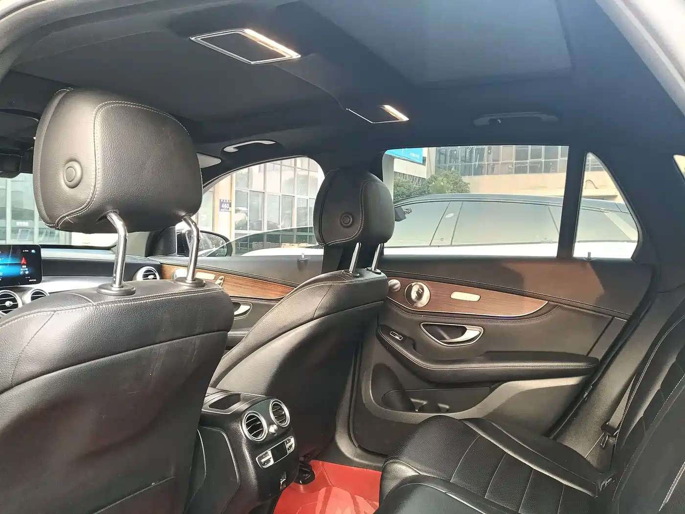Mercedes-Benz GLC 2020 GLC 300 L 4MATIC Luxury фото 2
