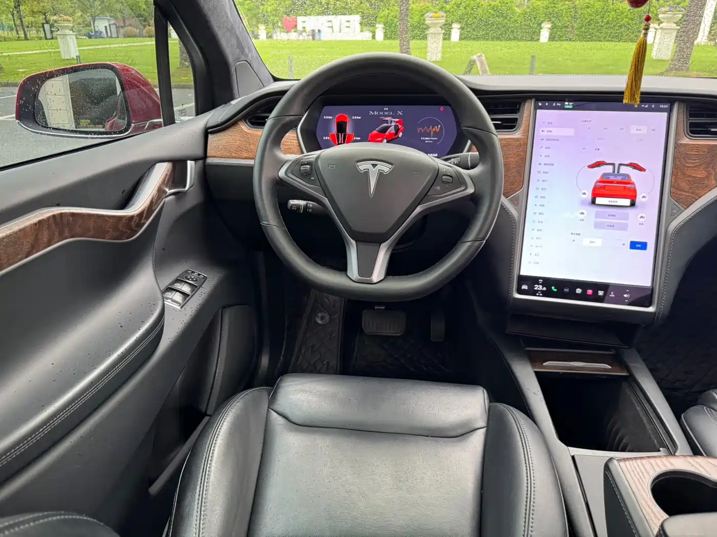 TESLA MODEL X