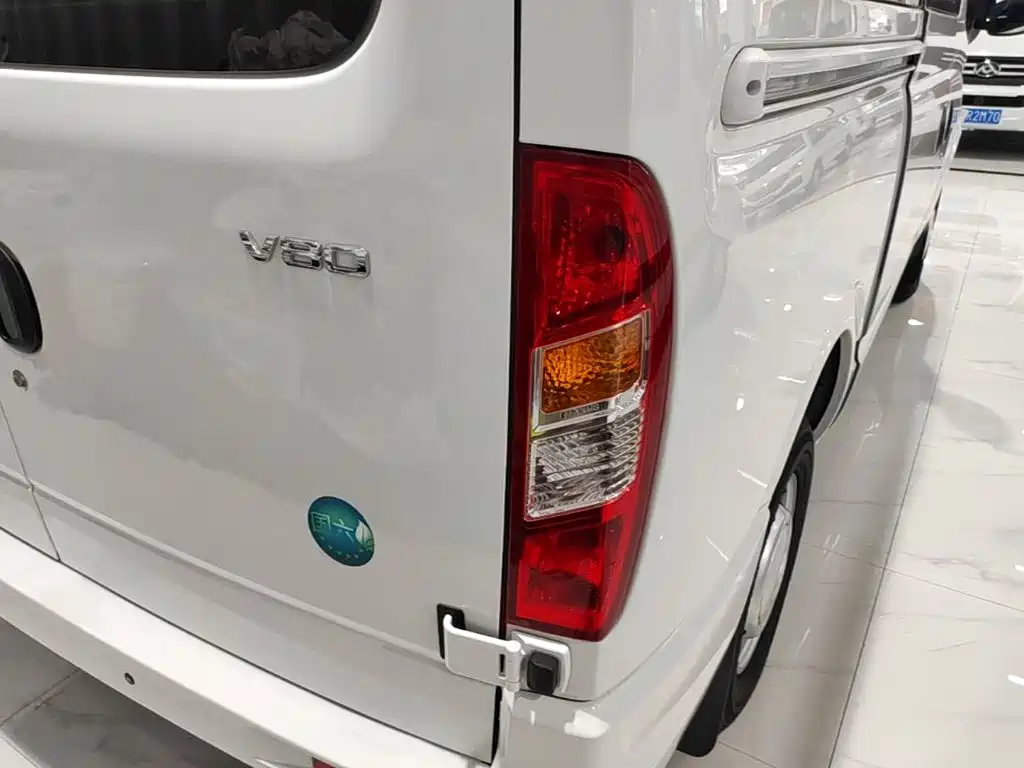 SAIC Maxus Xintu V80 2026 2025 Value Edition Aoyun 2.0T Manual Short Wheelbase Medium Roof 127Ps 5/6-seater