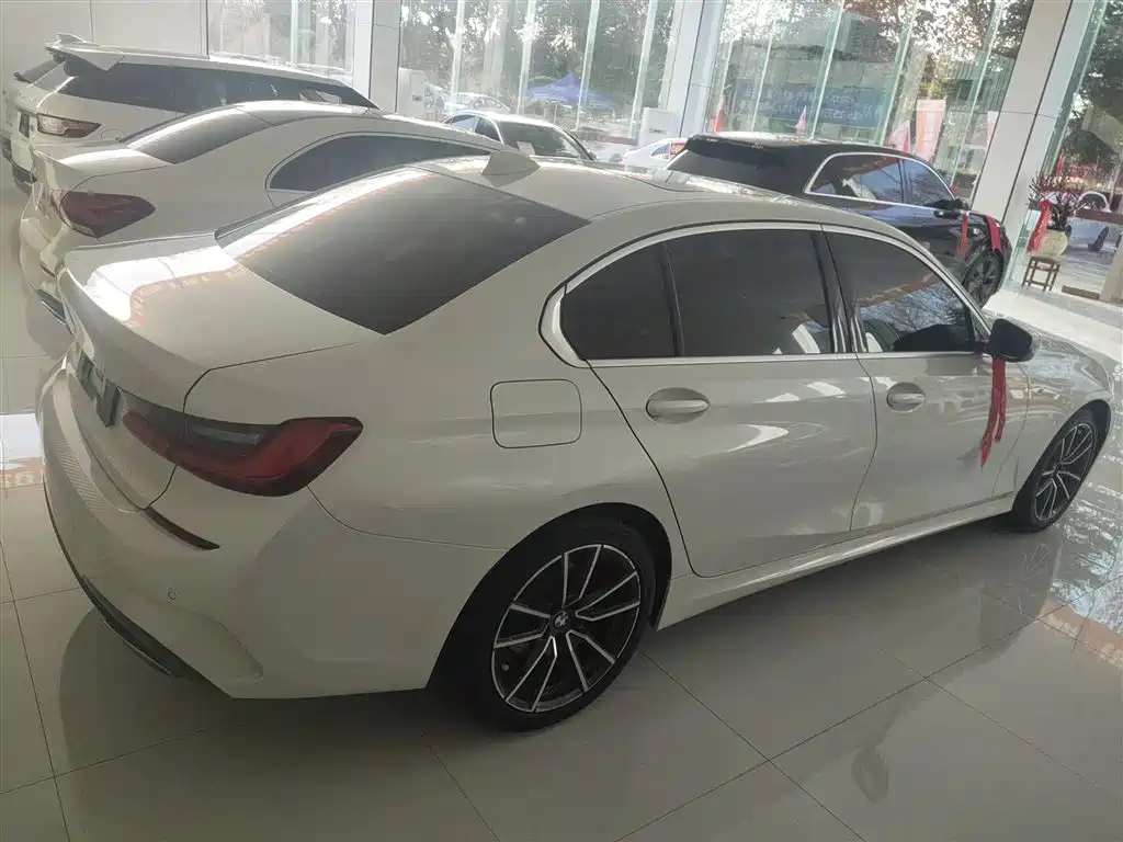 BMW 3-SERIES