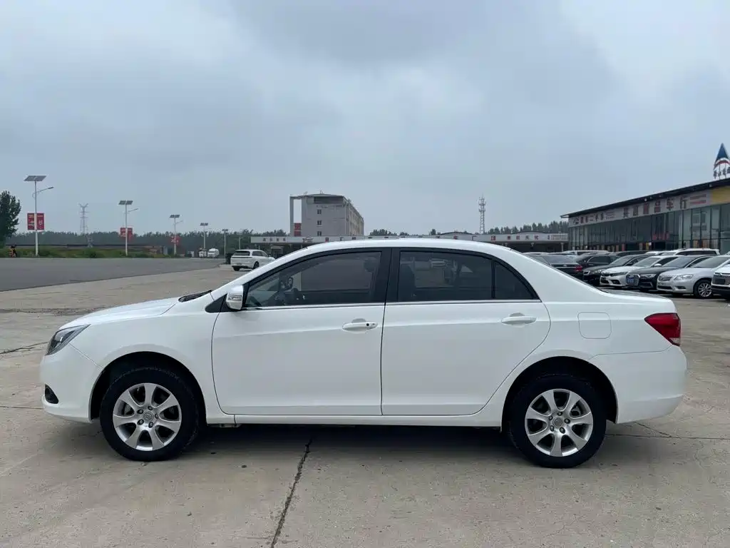 BYD E5