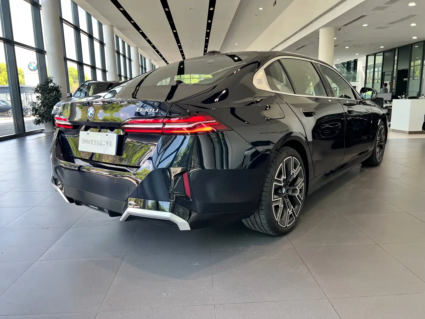 BMW 5 Series 2025 530Li Premium M Sport Package фото 4