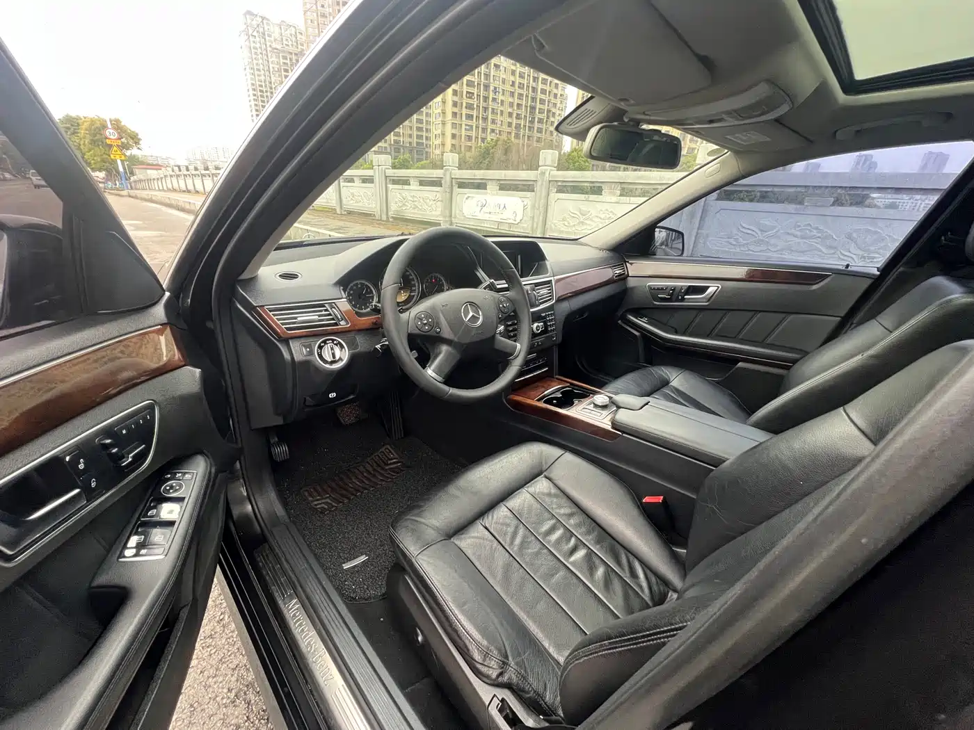 Mercedes-Benz E-Class 2012 E 300 L Elegance Model фото 6