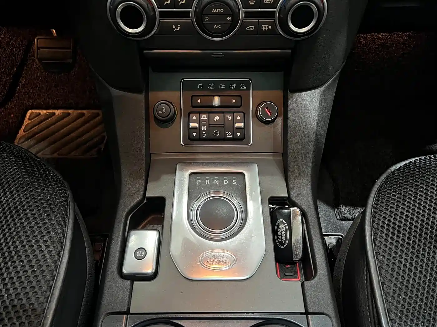 Land Rover Discovery 2016 3.0 SC Black Edition SE фото 15