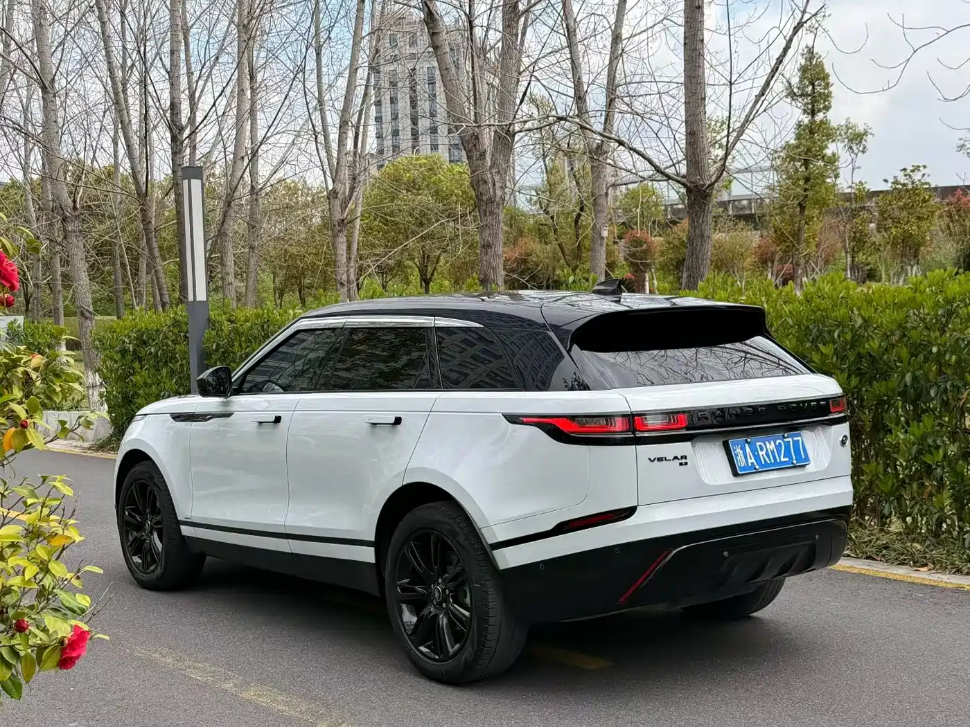 Land Rover Range Rover Velar 2021 P250 Gloss Black Collector's Edition фото 3