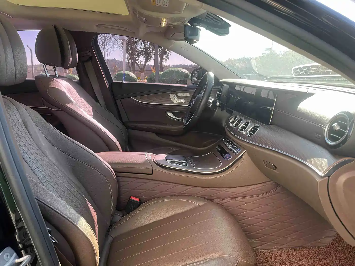 Mercedes-Benz E-Class 2023 E 300 L Fashion фото 8