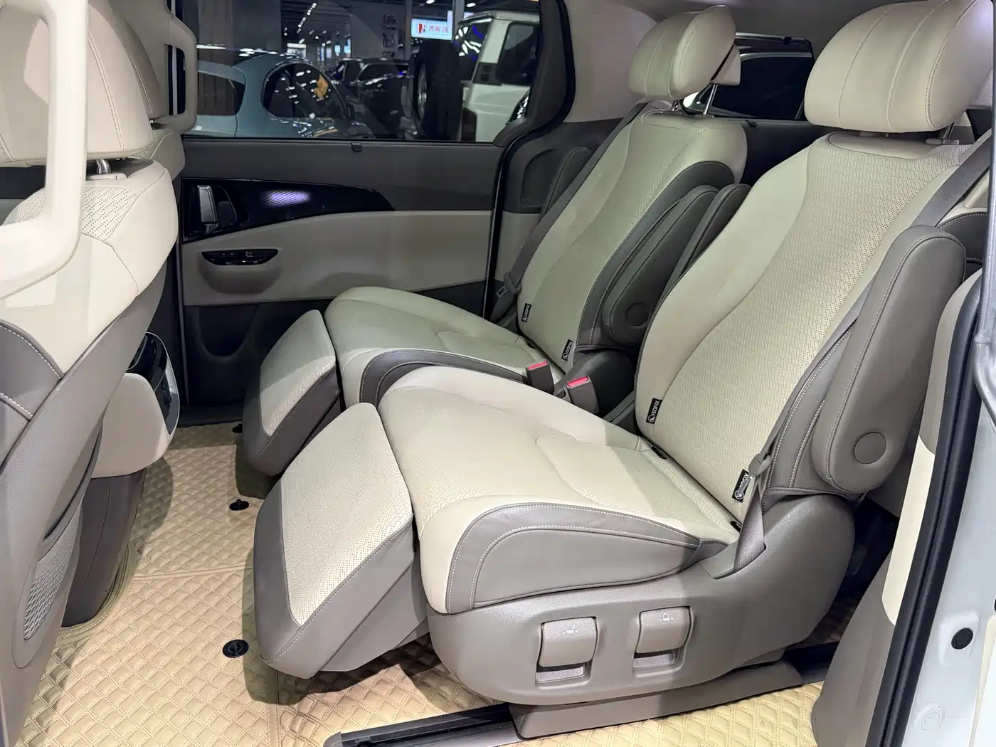 Kia Carnival 2021 2.0T Flagship Edition фото 24