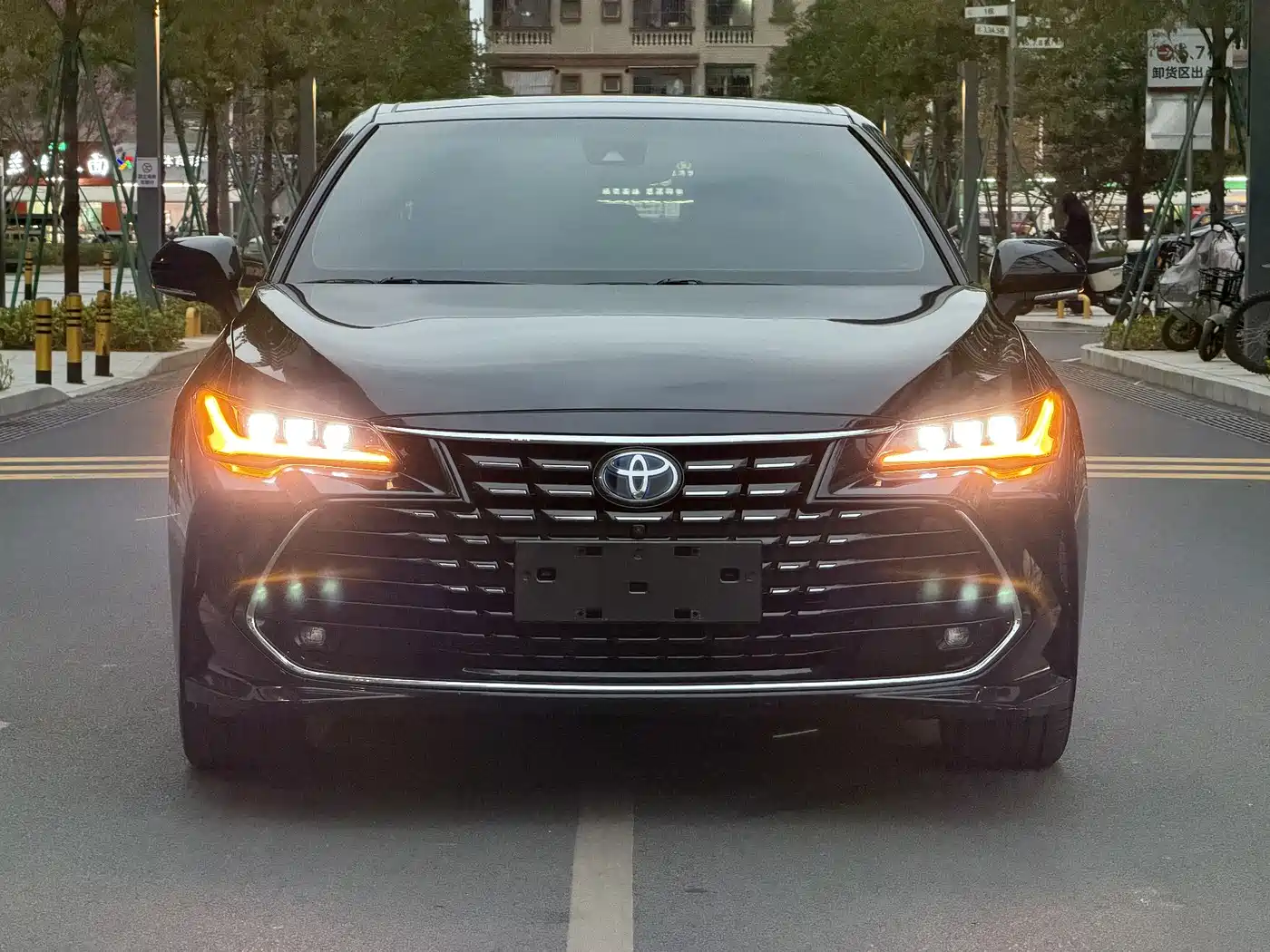 Toyota Avalon 2022 Hybrid 2.5L XLE Premium Edition фото 2