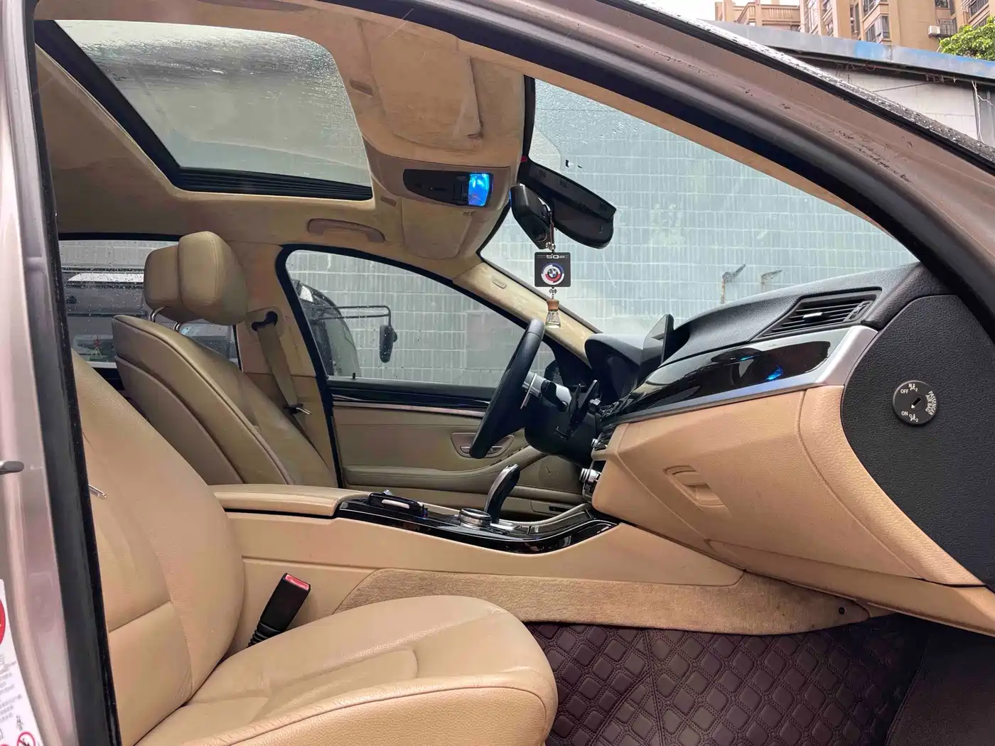 BMW 5 Series 2011 523Li Leading фото 14