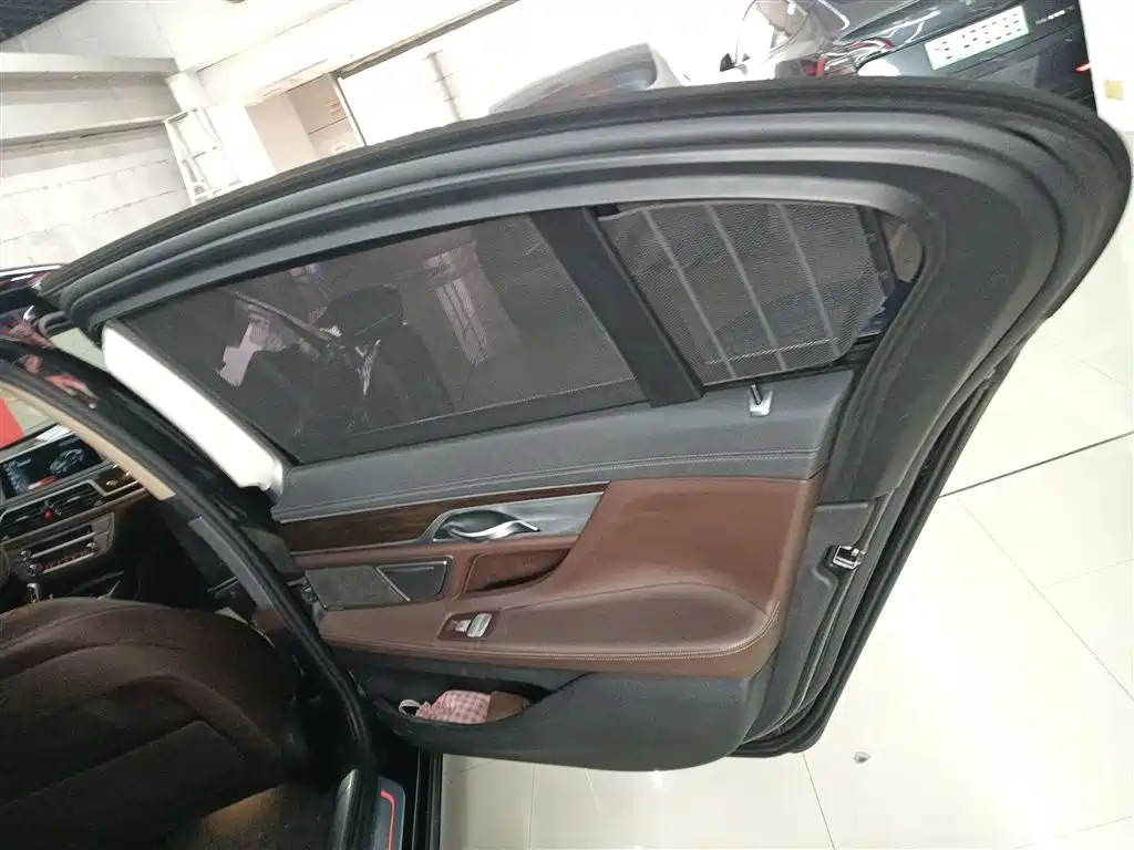 BMW 7 Series 2016 730Li Leading фото 17
