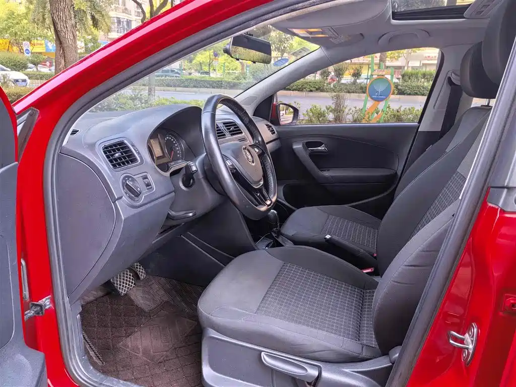 Volkswagen Polo 2016 1.6L Automatic Comfort фото 13