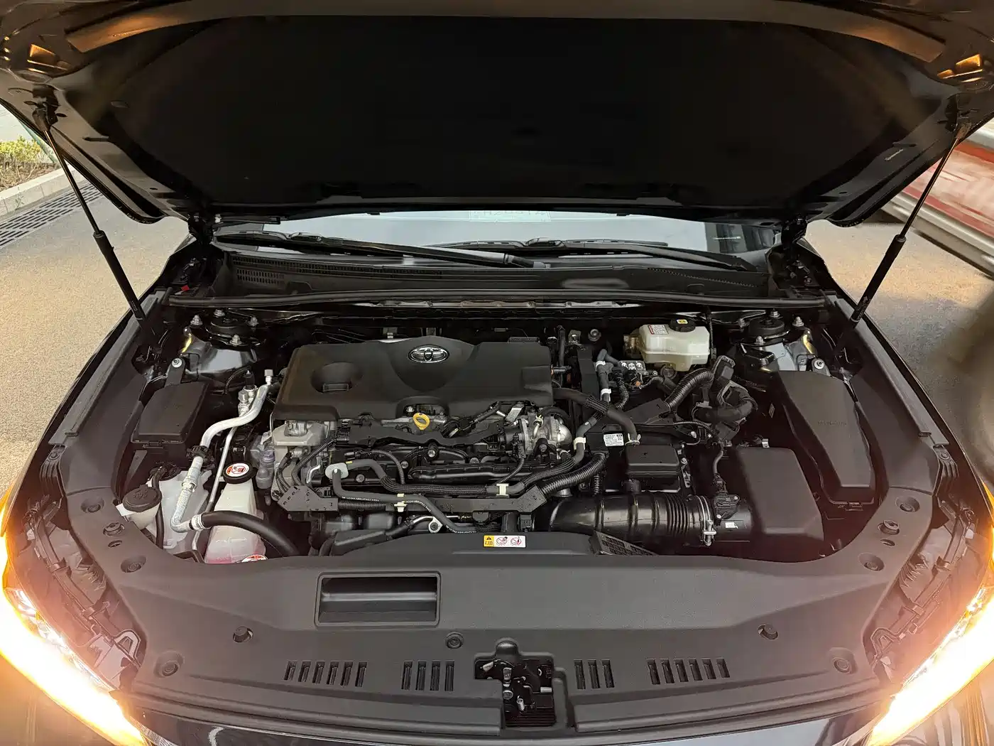 Toyota Avalon 2022 Hybrid 2.5L XLE Premium Edition фото 18