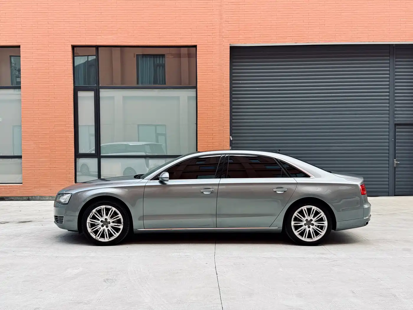 Фото 7 - Audi A8