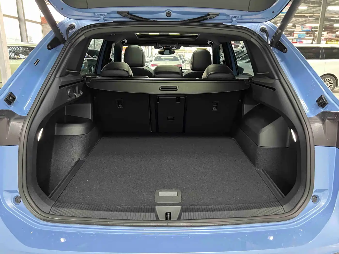 Photo 18 - Volkswagen Tiguan L